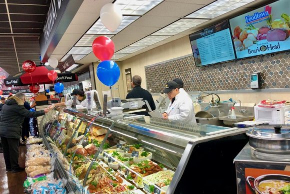 Roosevelt Island Foodtown: Scenes from Opening Day Full service Deli Department for shoppers in a hurry.